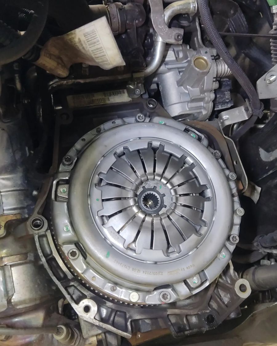 Kit de embrague nuevo montado en una Fiat Doblò